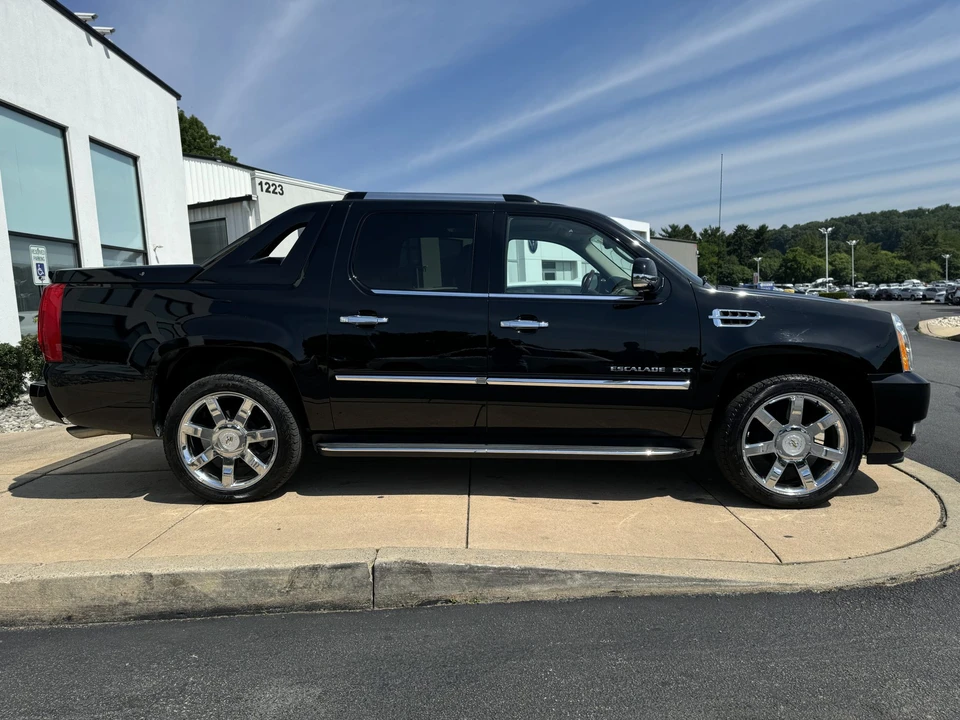2011 Cadillac Escalade & EXT 3rd Gen - Image 16 of 31