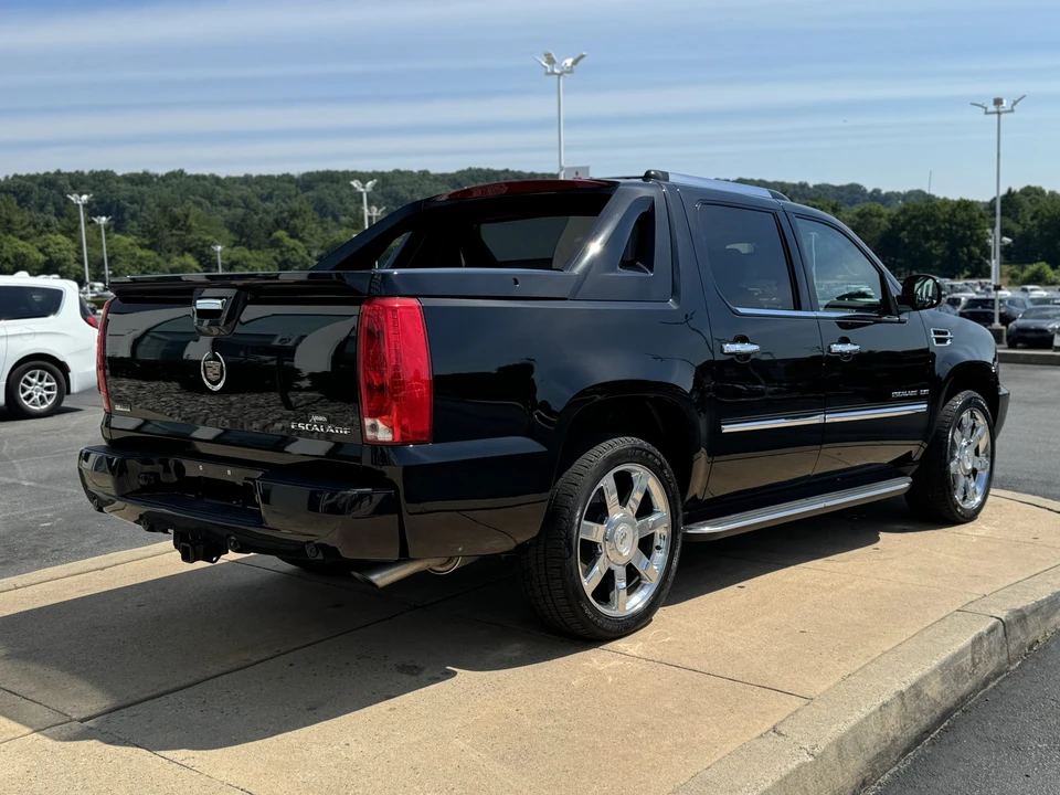 2011 Cadillac Escalade & EXT 3rd Gen - Image 15 of 31