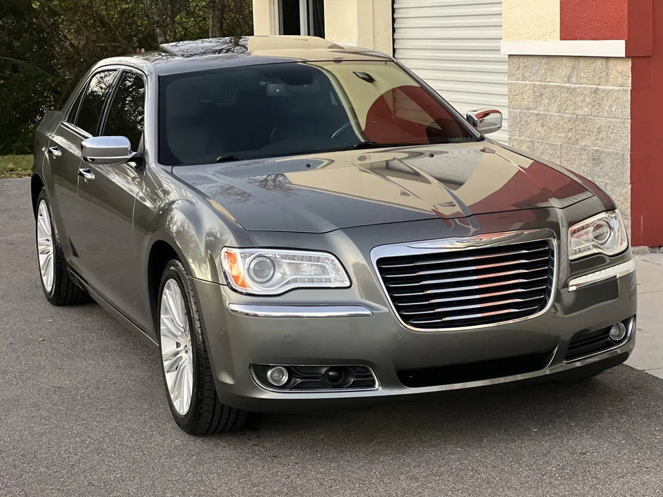 2011 Chrysler 300 (2005-2023) - Image 12 of 31