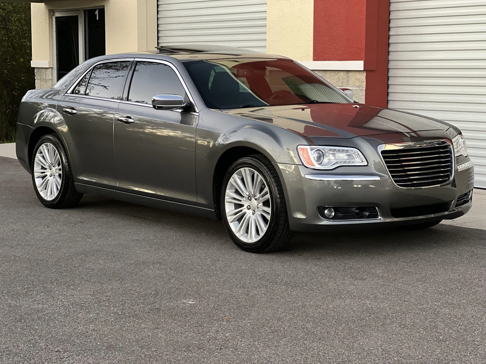 2011 Chrysler 300 (2005-2023) - Image 13 of 31