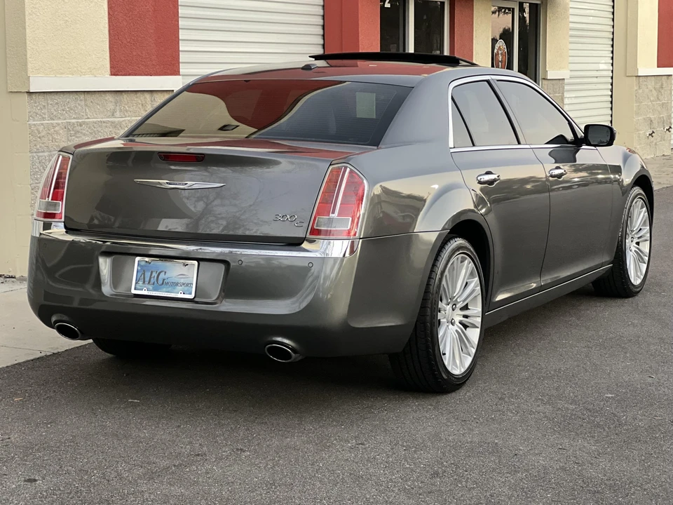 2011 Chrysler 300 (2005-2023) - Image 19 of 31