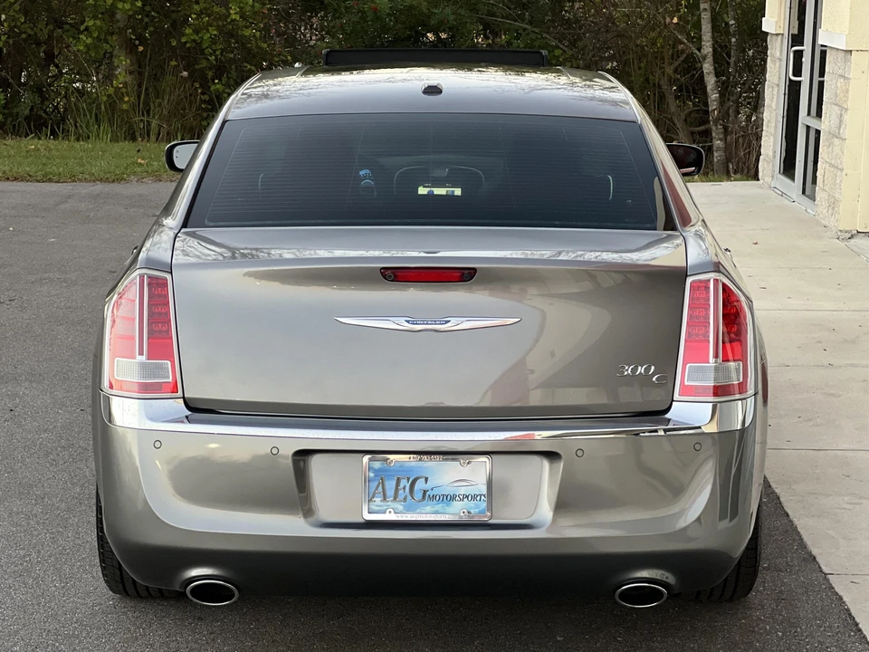 2011 Chrysler 300 (2005-2023) - Image 24 of 31