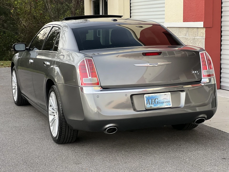 2011 Chrysler 300 (2005-2023) - Image 26 of 31