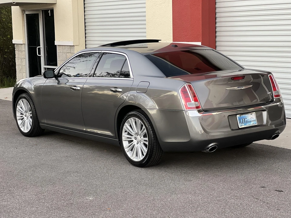 2011 Chrysler 300 (2005-2023) - Image 29 of 31