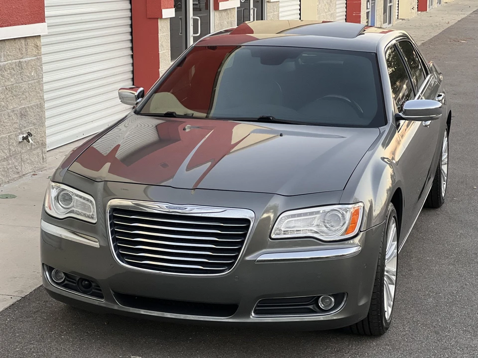 2011 Chrysler 300 (2005-2023) - Image 8 of 31