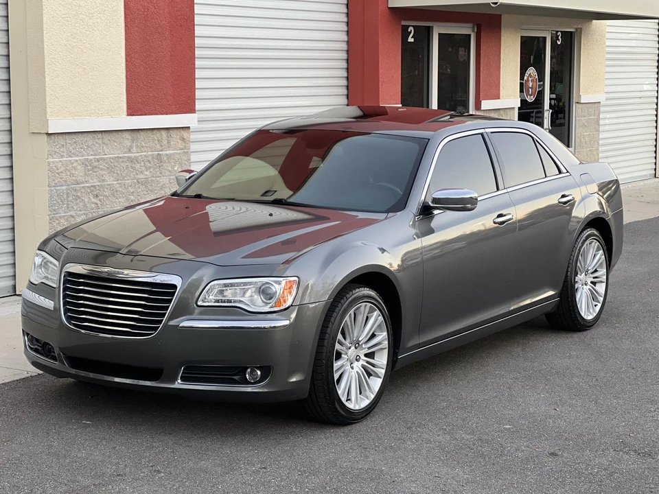 2011 Chrysler 300 (2005-2023) - Image 5 of 31