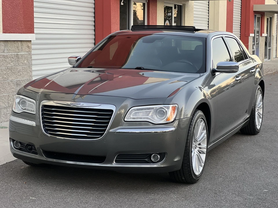 2011 Chrysler 300 (2005-2023) - Image 7 of 31