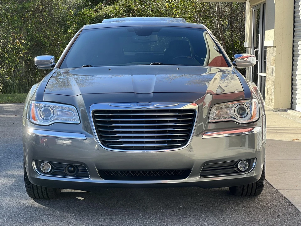 2011 Chrysler 300 (2005-2023) - Image 10 of 31