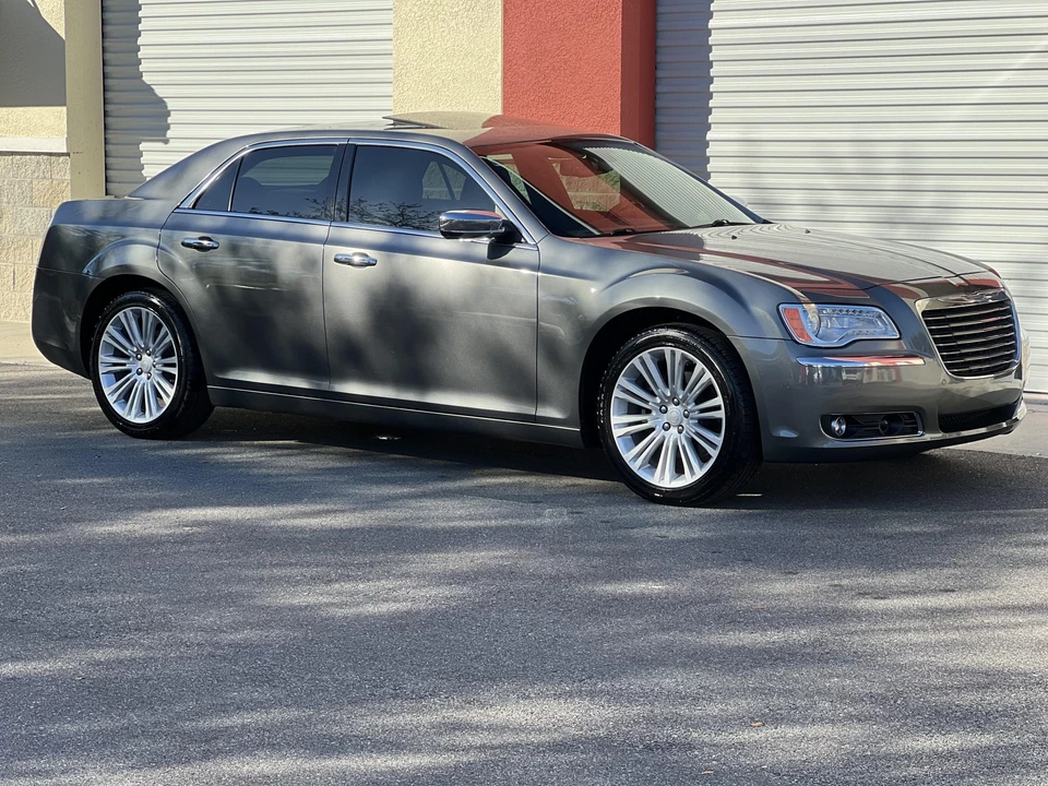 2011 Chrysler 300 (2005-2023) - Image 15 of 31