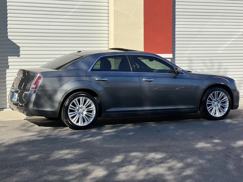 2011 Chrysler 300 (2005-2023) - Image 16 of 31