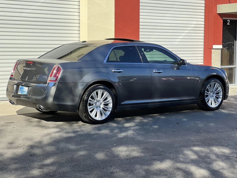 2011 Chrysler 300 (2005-2023) - Image 17 of 31