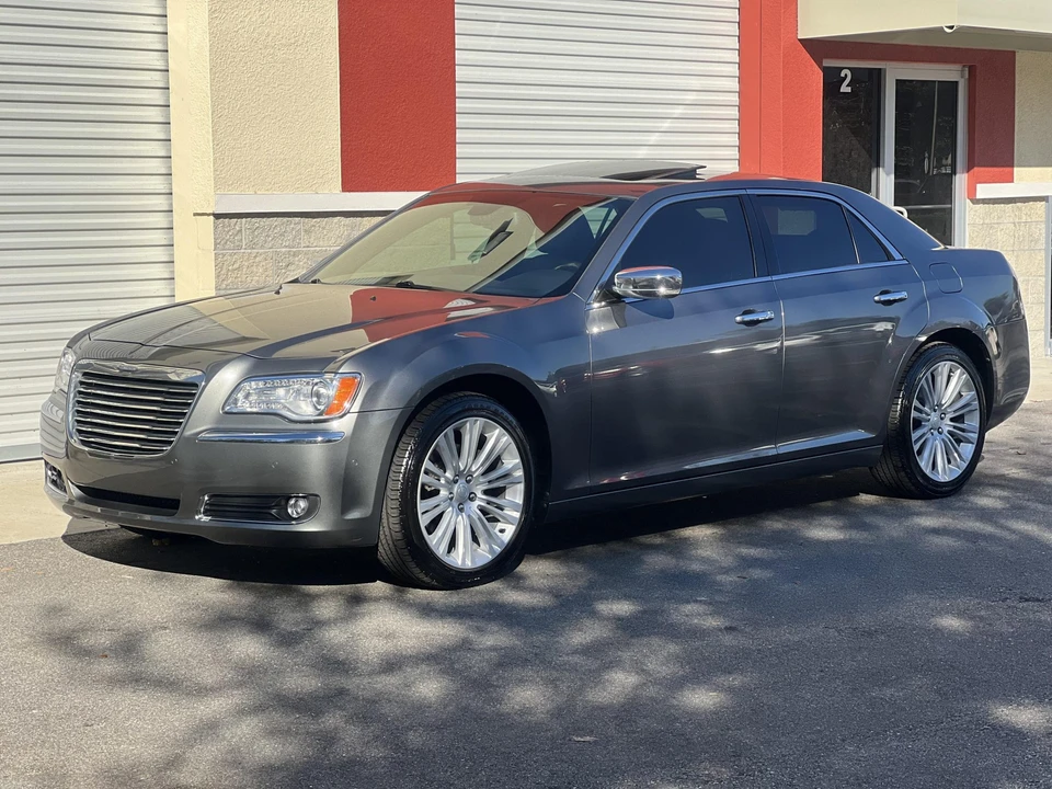 2011 Chrysler 300 (2005-2023) - Image 3 of 31