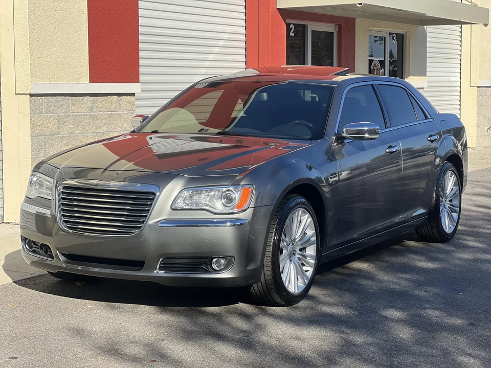 2011 Chrysler 300 (2005-2023) - Image 6 of 31
