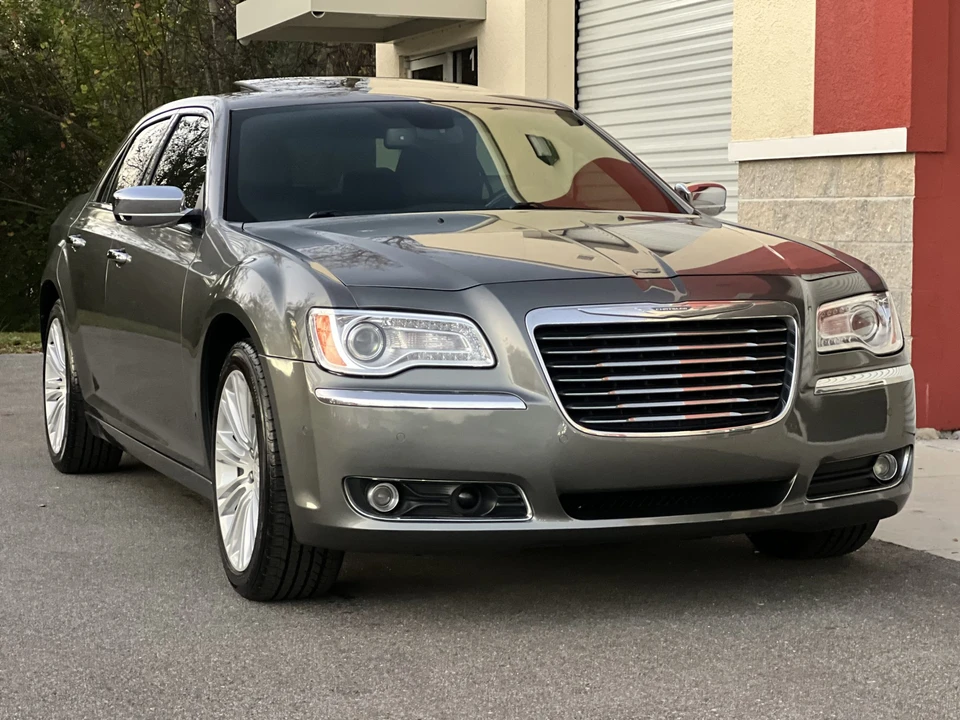 2011 Chrysler 300 (2005-2023) - Image 11 of 31