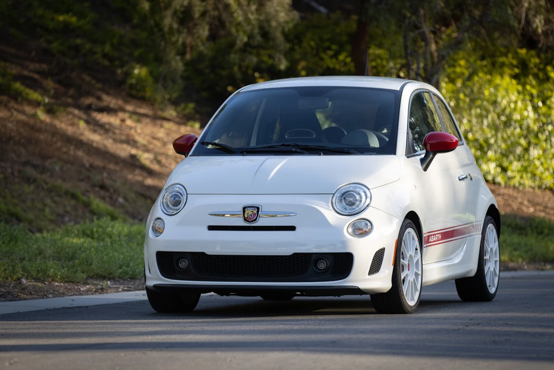 2013 Fiat Abarth 500 - Image 5 of 31