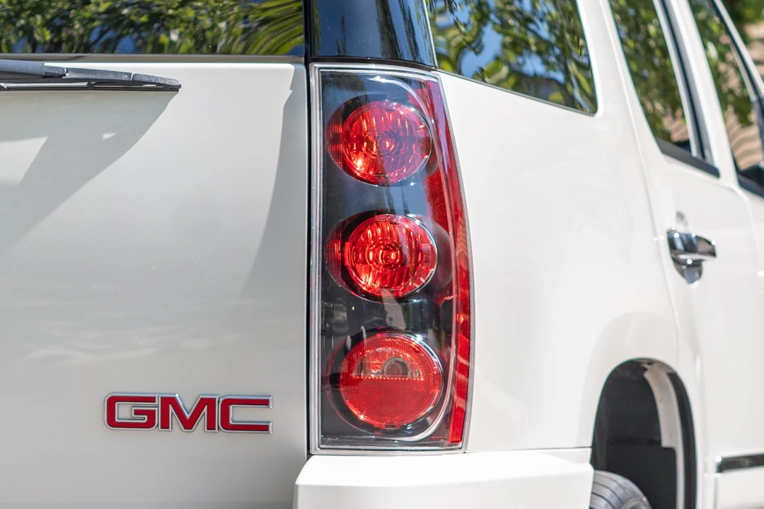 2013 GMC Yukon 3rd Gen - Image 14 of 31