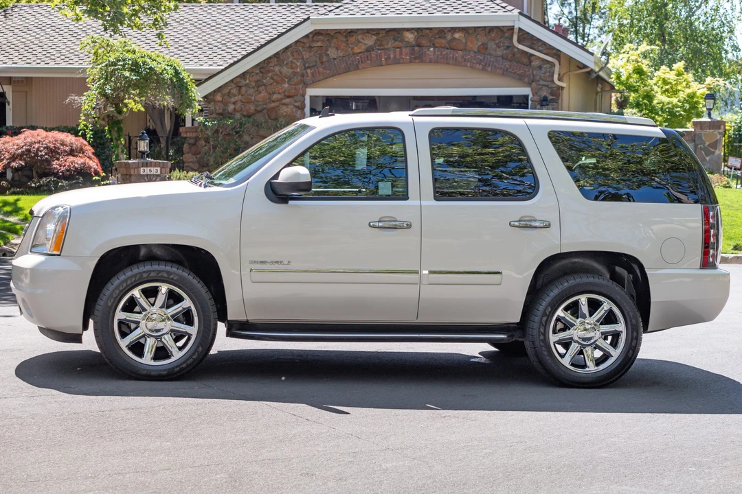 2013 GMC Yukon 3rd Gen - Image 8 of 31