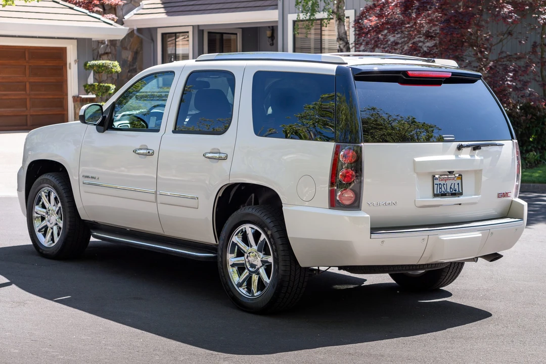 2013 GMC Yukon 3rd Gen - Image 7 of 31