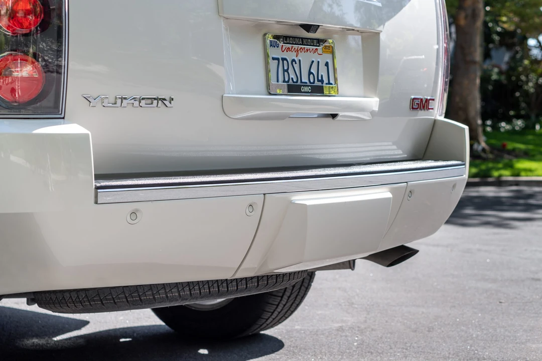 2013 GMC Yukon 3rd Gen - Image 19 of 31