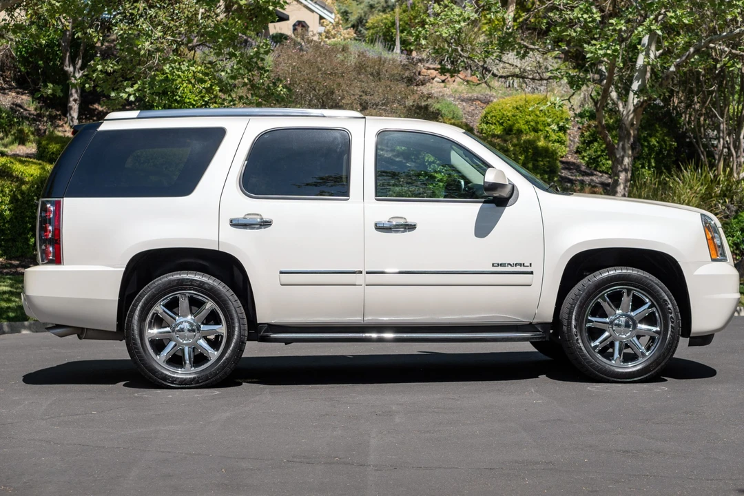 2013 GMC Yukon 3rd Gen - Image 4 of 31
