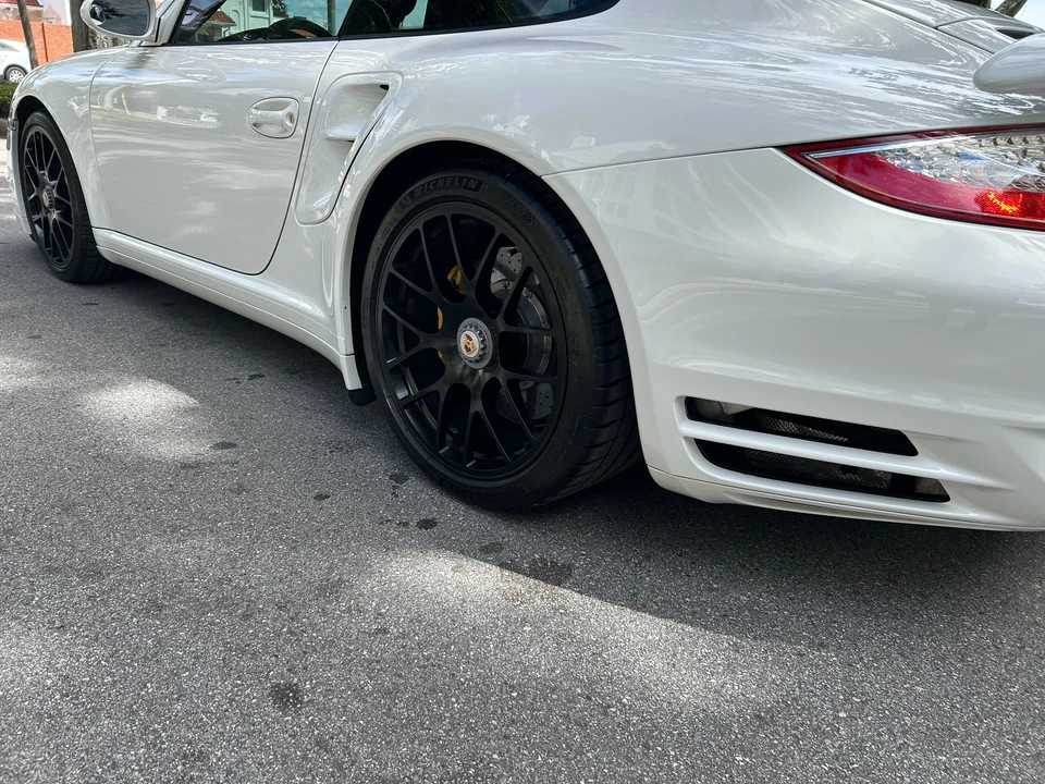 2013 Porsche 997 Turbo S - Image 19 of 31