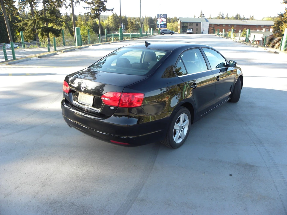 2013 Volkswagen A6 Jetta - Image 16 of 31