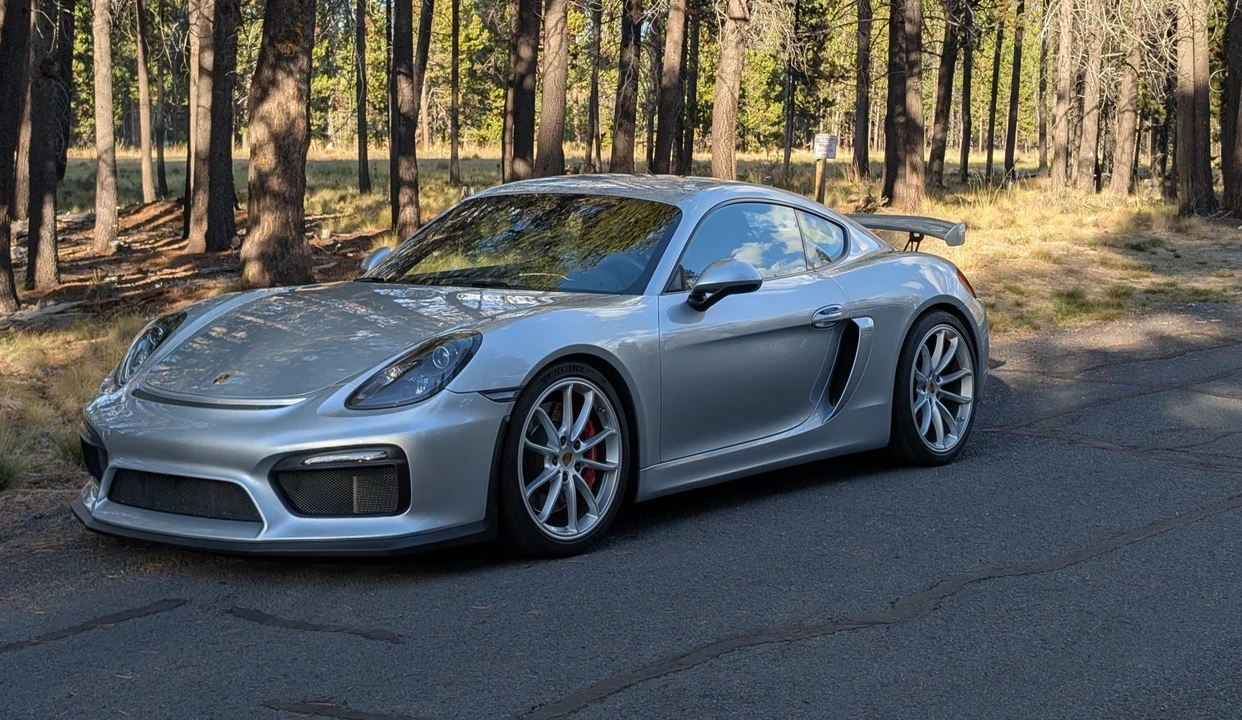 2016 Porsche 981 Cayman GT4 - Image 2 of 31