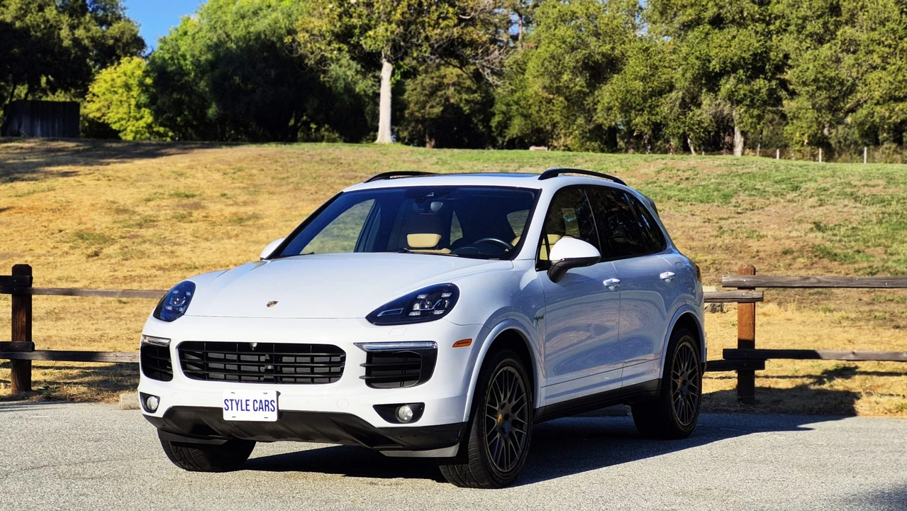 2017 Porsche 958 Cayenne S - Image 4 of 31