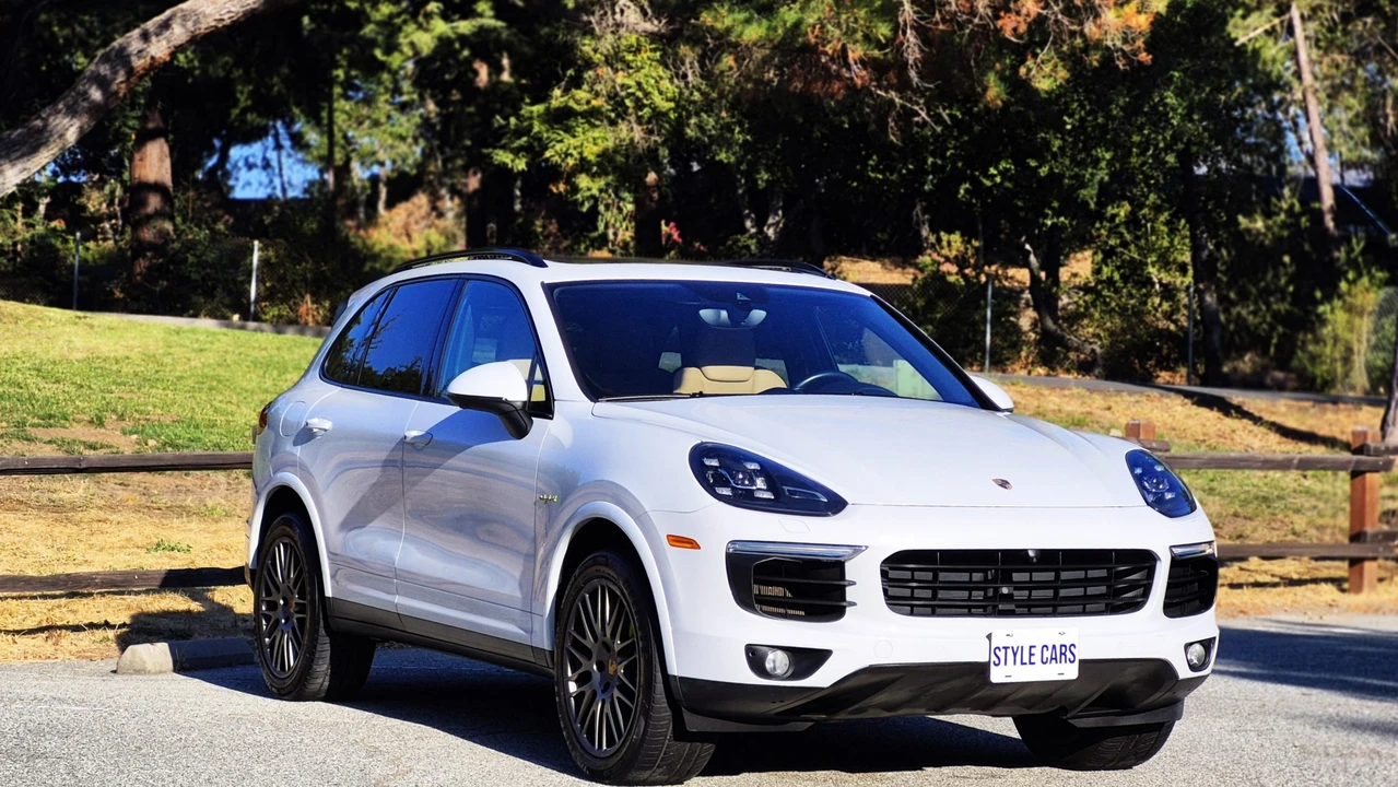 2017 Porsche 958 Cayenne S - Image 30 of 31