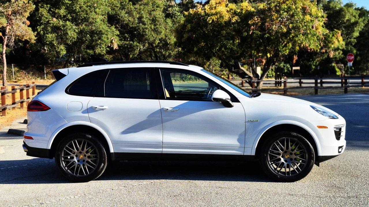 2017 Porsche 958 Cayenne S - Image 28 of 31