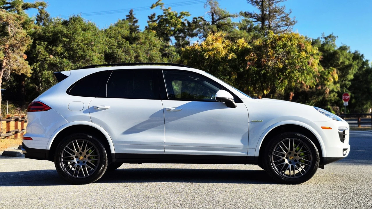 2017 Porsche 958 Cayenne S - Image 27 of 31