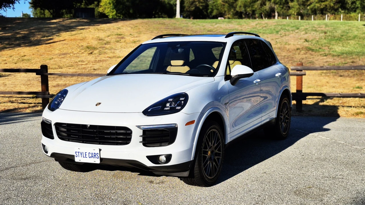 2017 Porsche 958 Cayenne S - Image 7 of 31