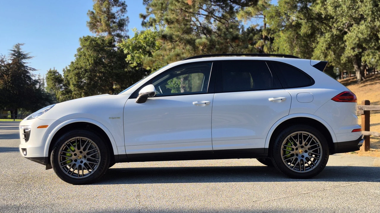 2017 Porsche 958 Cayenne S - Image 14 of 31