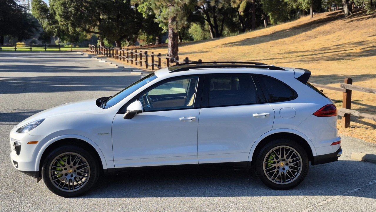 2017 Porsche 958 Cayenne S - Image 15 of 31