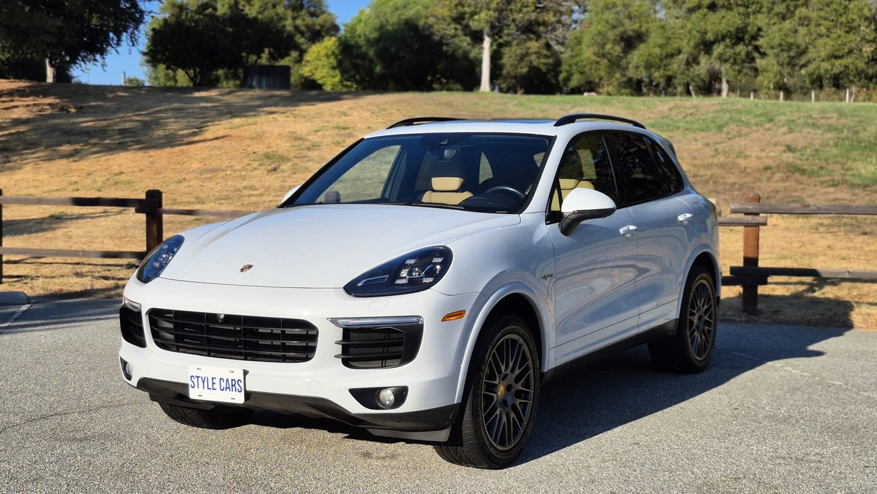 2017 Porsche 958 Cayenne S - Image 5 of 31