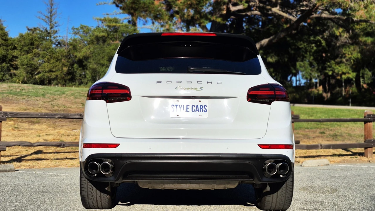 2017 Porsche 958 Cayenne S - Image 21 of 31