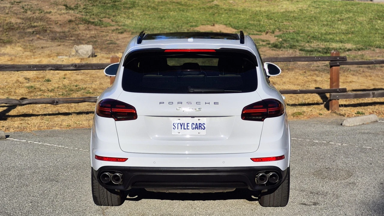 2017 Porsche 958 Cayenne S - Image 23 of 31