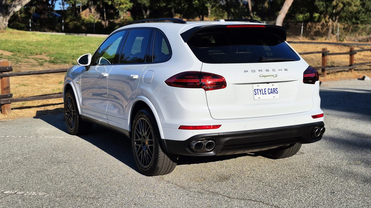 2017 Porsche 958 Cayenne S - Image 17 of 31