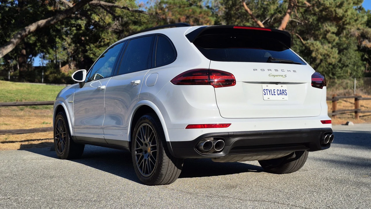 2017 Porsche 958 Cayenne S - Image 18 of 31
