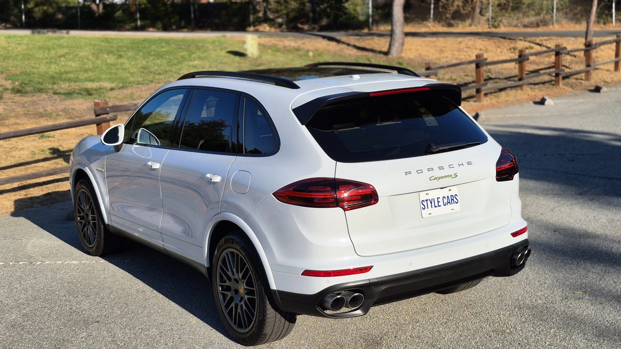 2017 Porsche 958 Cayenne S - Image 16 of 31