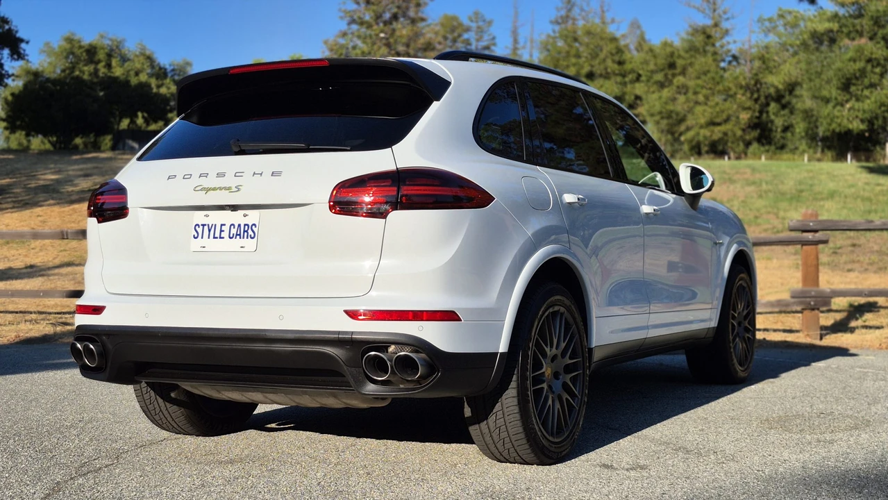 2017 Porsche 958 Cayenne S - Image 26 of 31