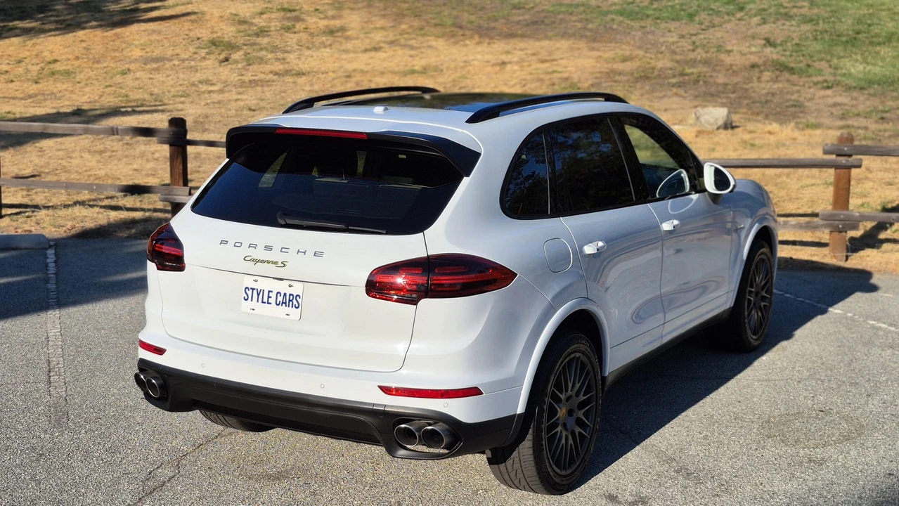 2017 Porsche 958 Cayenne S - Image 24 of 31