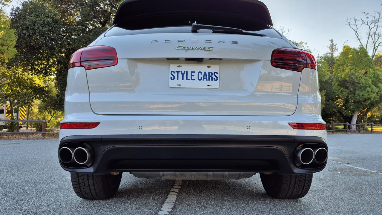 2017 Porsche 958 Cayenne S - Image 19 of 31
