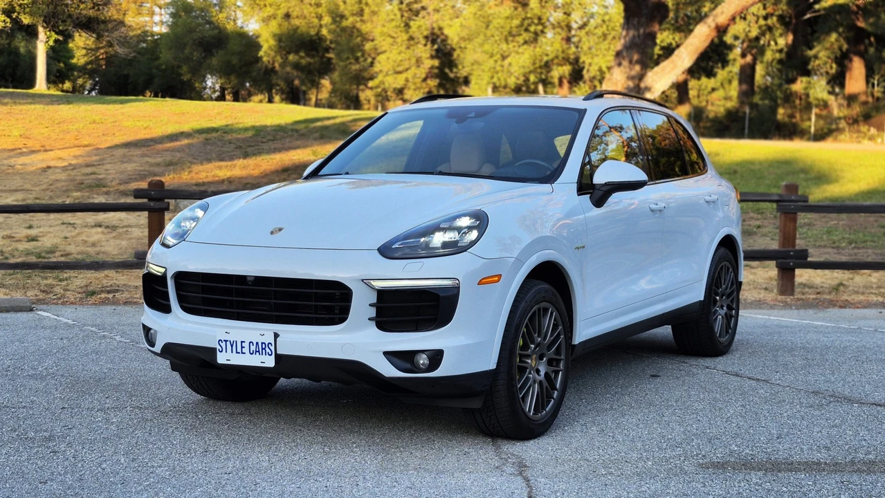 2017 Porsche 958 Cayenne S - Image 10 of 31