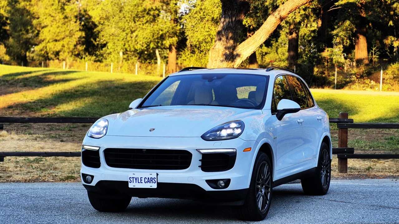 2017 Porsche 958 Cayenne S - Image 9 of 31