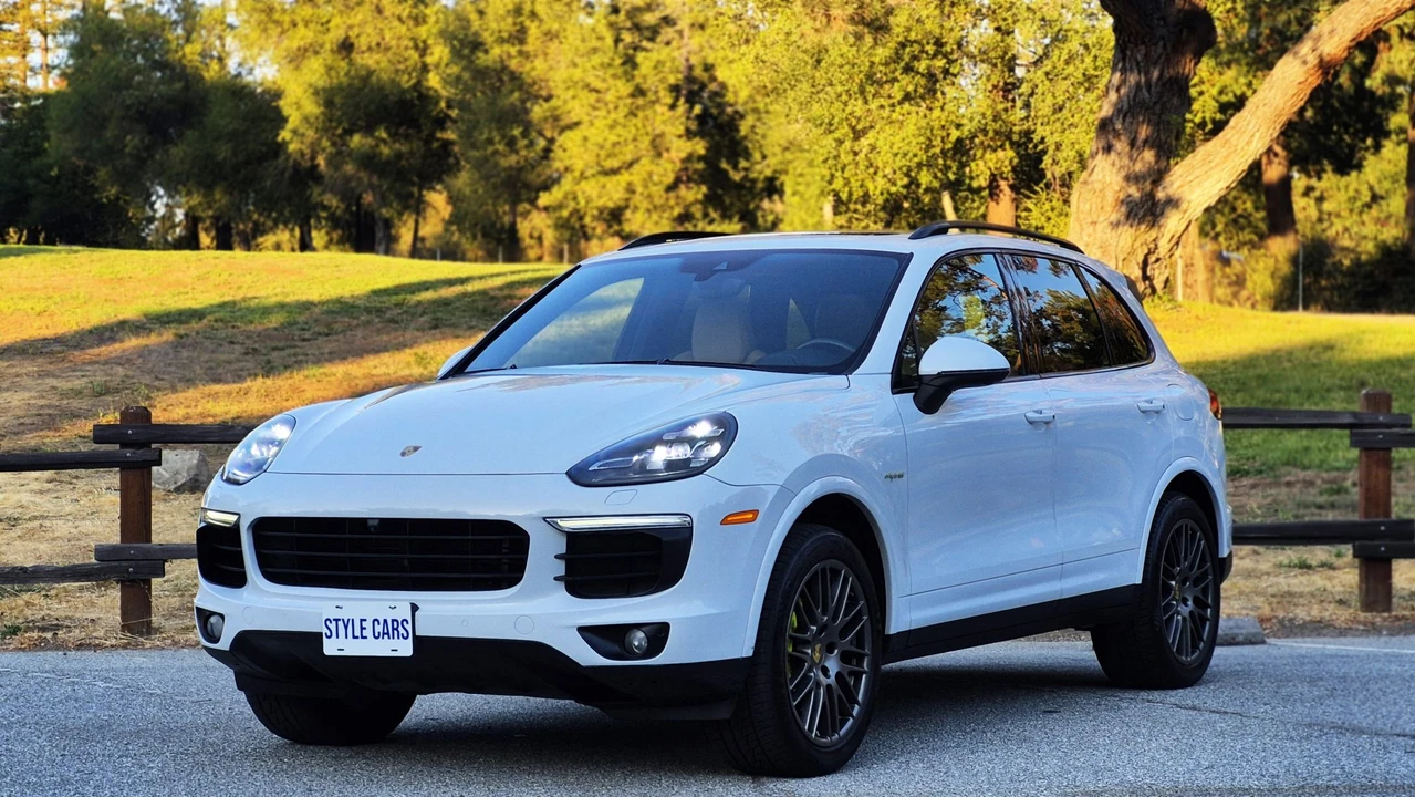 2017 Porsche 958 Cayenne S - Image 12 of 31