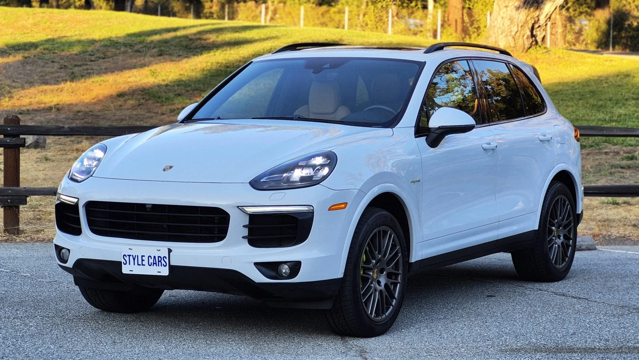 2017 Porsche 958 Cayenne S - Image 11 of 31
