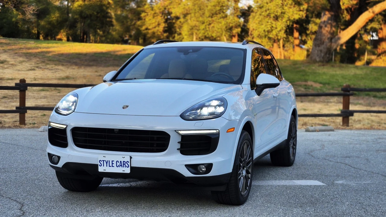 2017 Porsche 958 Cayenne S - Image 8 of 31