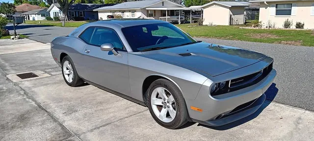 35k miles 2013 dodge challenger sxt coupe private sale