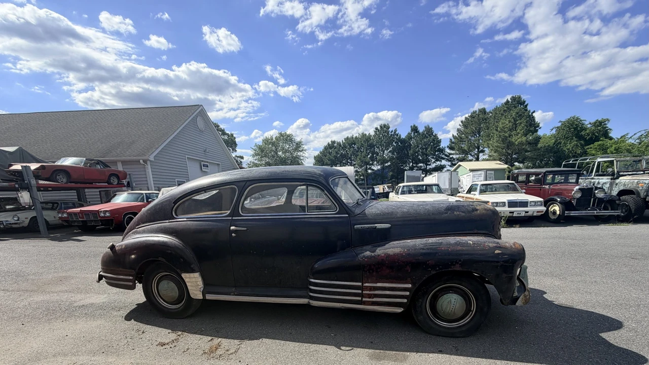 1947 Chevrolet Stylemaster & Fleetmaster & Fleetline - Image 5 of 31